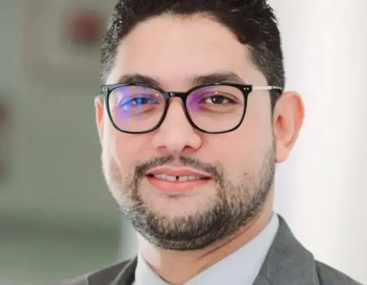 حين يصبح الانتقاء نقيضا للحقيقة: في أخلاقيات الاختلاف ومسؤولية التثبت