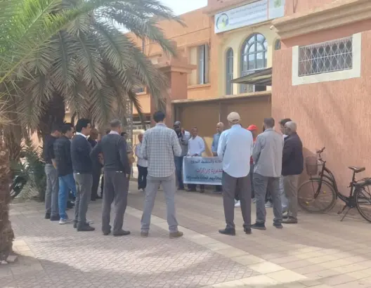 مفتشو التوجيه والتخطيط يحتجون بورزازات ويطالبون بتنزيل مهامهم القانونية (فيديو)