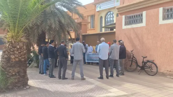 مفتشو التوجيه والتخطيط يحتجون بورزازات ويطالبون بتنزيل مهامهم القانونية (فيديو)