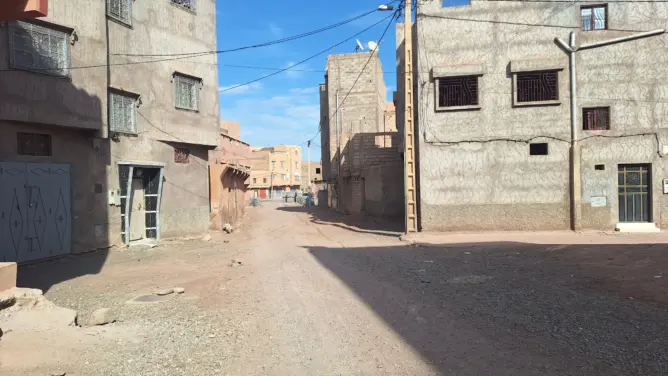 توقف أشغال مسالك القرب “تابونت” يثير الاستياء بورزازات وتساؤلات حول مصير المشروع (صور)