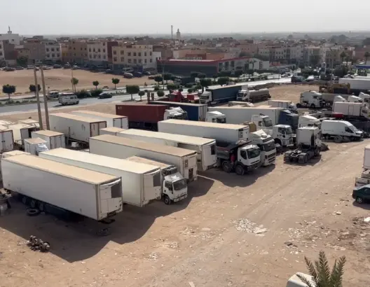 شاحنات وورشات تحول حياة سكان حي بأكادير إلى جحيم.. وحرفيون يتمسكون بأرزاقهم (فيديوهات)