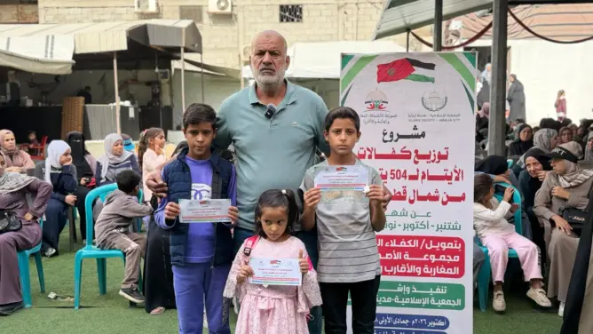 كفلاء مغاربة يتبرعون بـ90 مليون لأيتام غزة.. مبادرة مغربية تدخل الفرح على 500 طفل (صور)
