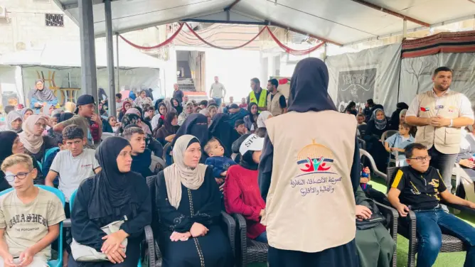 كفلاء مغاربة يتبرعون بـ90 مليون لأيتام غزة.. مبادرة مغربية تدخل الفرح على 500 طفل (صور)
