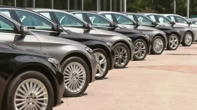 سيارات الجماعات تثير الشبهات.. رؤساء بضواحي البيضاء يستميلون المعارضة بالممتلكات العمومية