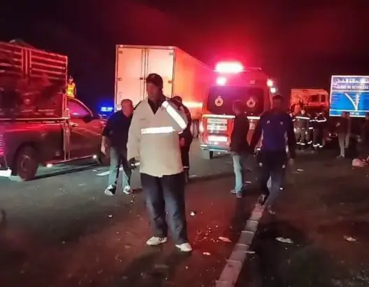 مصرع 4 أشخاص وإصابة 28 آخرين في حادثة سير مميتة بأمسكروض